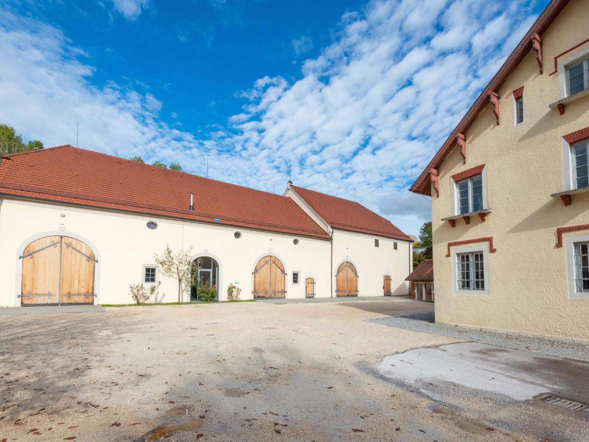 Lovely Holiday Home In Haunsheim Exterior photo